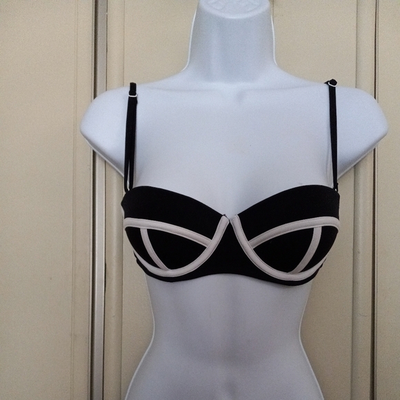 Victoria's Secret PINK Push-up Underwire Bra size 32C Black & White . SEXY - Picture 1 of 5